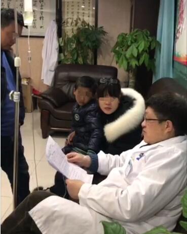 春节前复诊病人激增,詹伟华院长带病坚持会诊